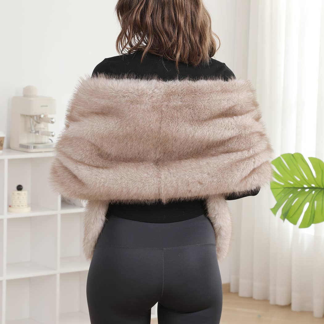 Elegant Faux Fur Capelet Shawl